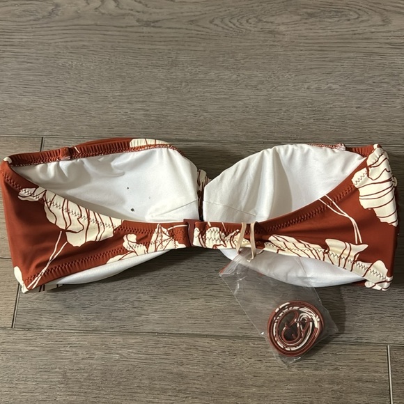 NWOT! GAP Ivory and Burgundy Floral Bunny-Tie Bandeau Bikini Top - Large 💎 - Picture 3 of 5